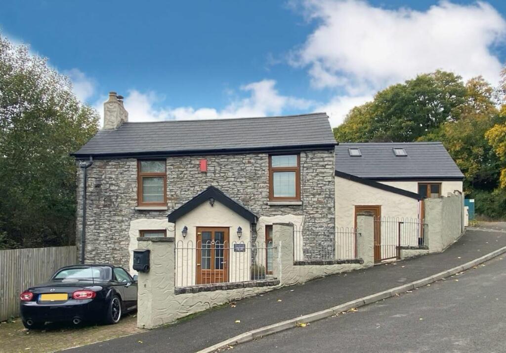 3 bedroom detached house for sale in Crossways Cottage, Old Caerphilly