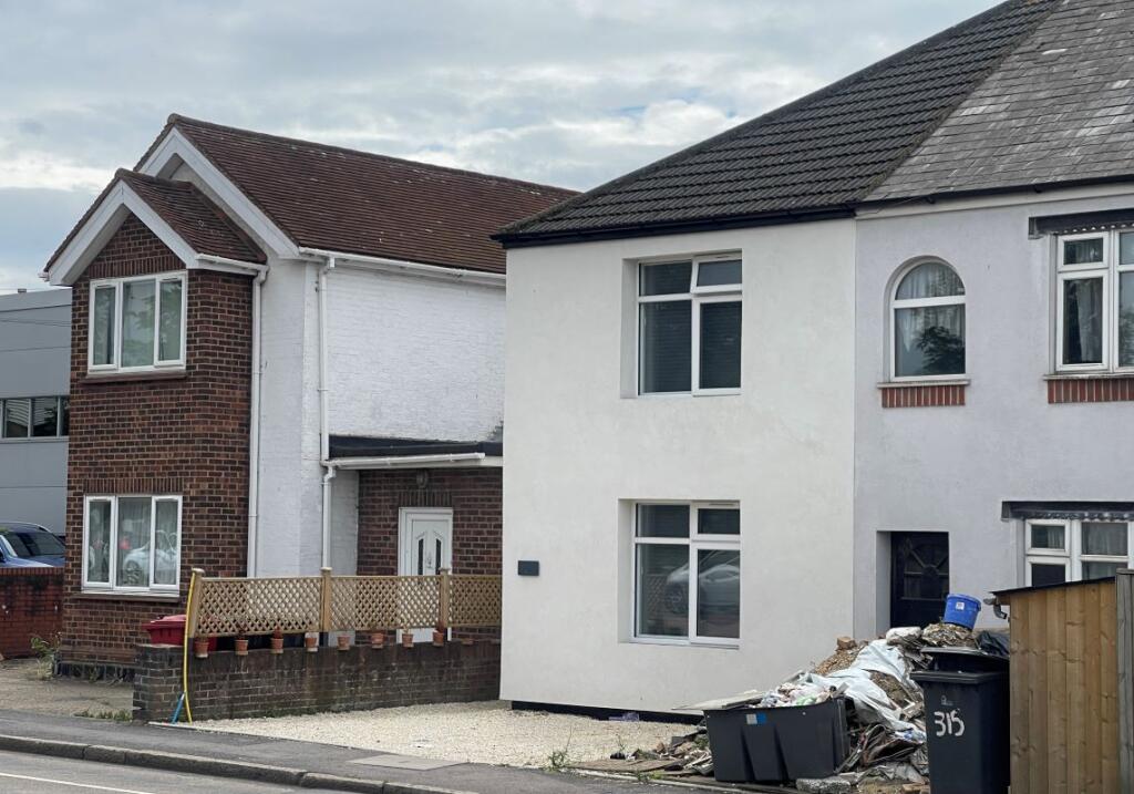 Main image of property: 315 Bath Road, Slough, Buckinghamshire, SL1 5PR