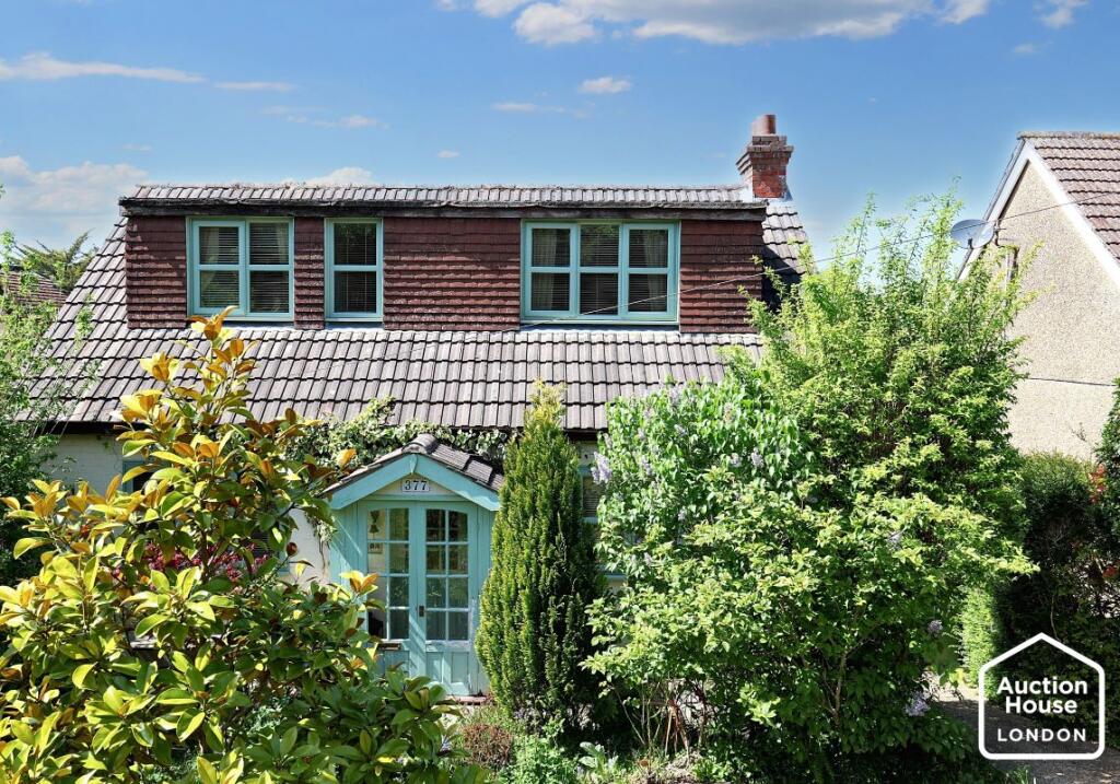 Main image of property: 377 London Road, Clanfield, Waterlooville, Hampshire, PO8 0PJ