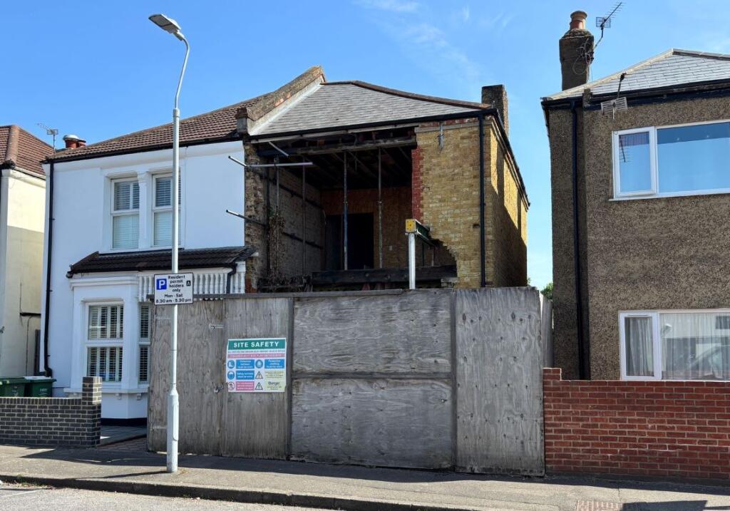 Main image of property: 3 Harcourt Road, Bexleyheath, Kent, DA6 8AQ