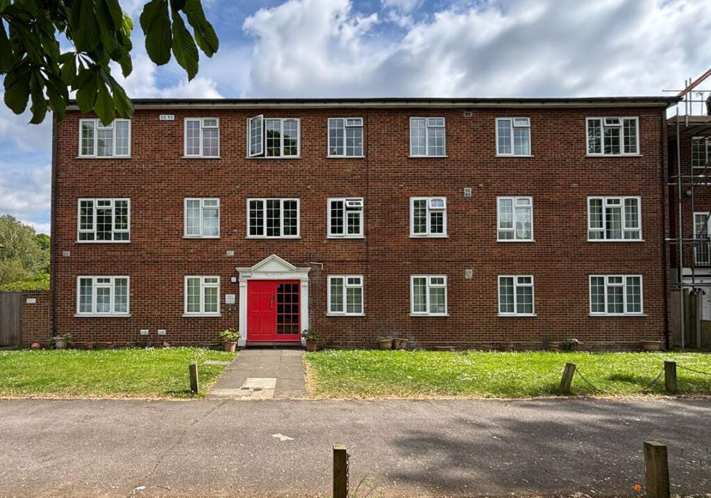 Main image of property: 35 Bucklers Way, Carshalton, Surrey, SM5 2DZ