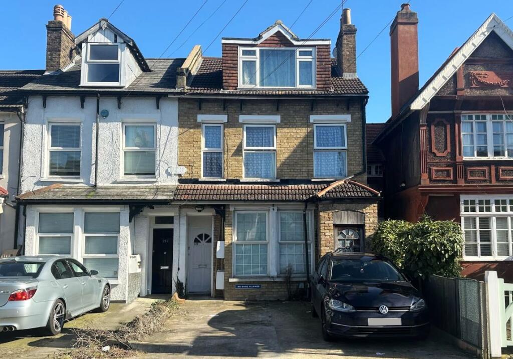 Main image of property: 230A Sydenham Road, Croydon, Surrey, CR0 2EB