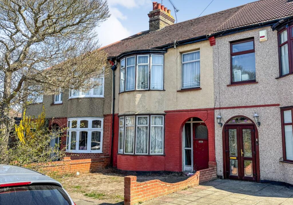 Main image of property: 4 Glenhurst Road, Southend-on-Sea, Essex, SS2 5DS