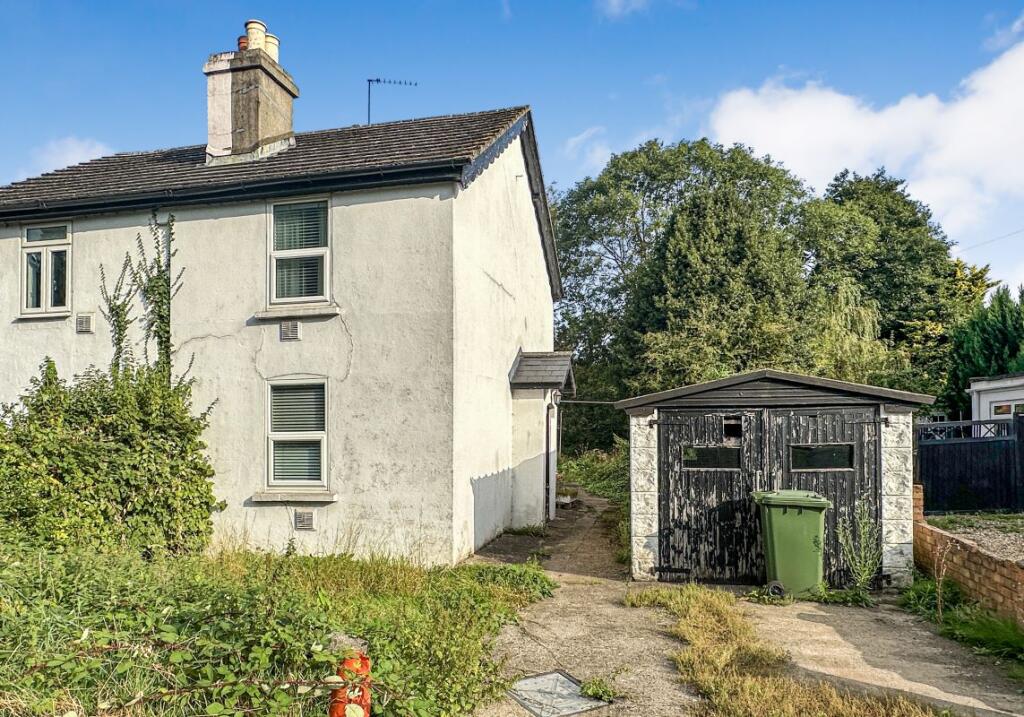 Main image of property: 4 Poyle New Cottages, Old Bath Road, Colnbrook, Slough, Berkshire, SL3 0NU