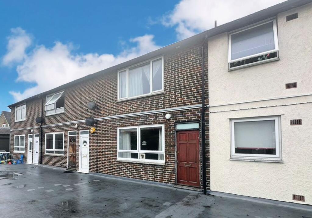 Main image of property: Flat 4 Ruskin House, Selsdon Road, South Croydon, Surrey, CR2 6PW