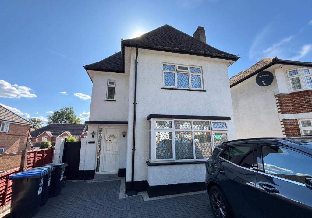 Main image of property: 101 Chase Road, Southgate, London, N14 4LA