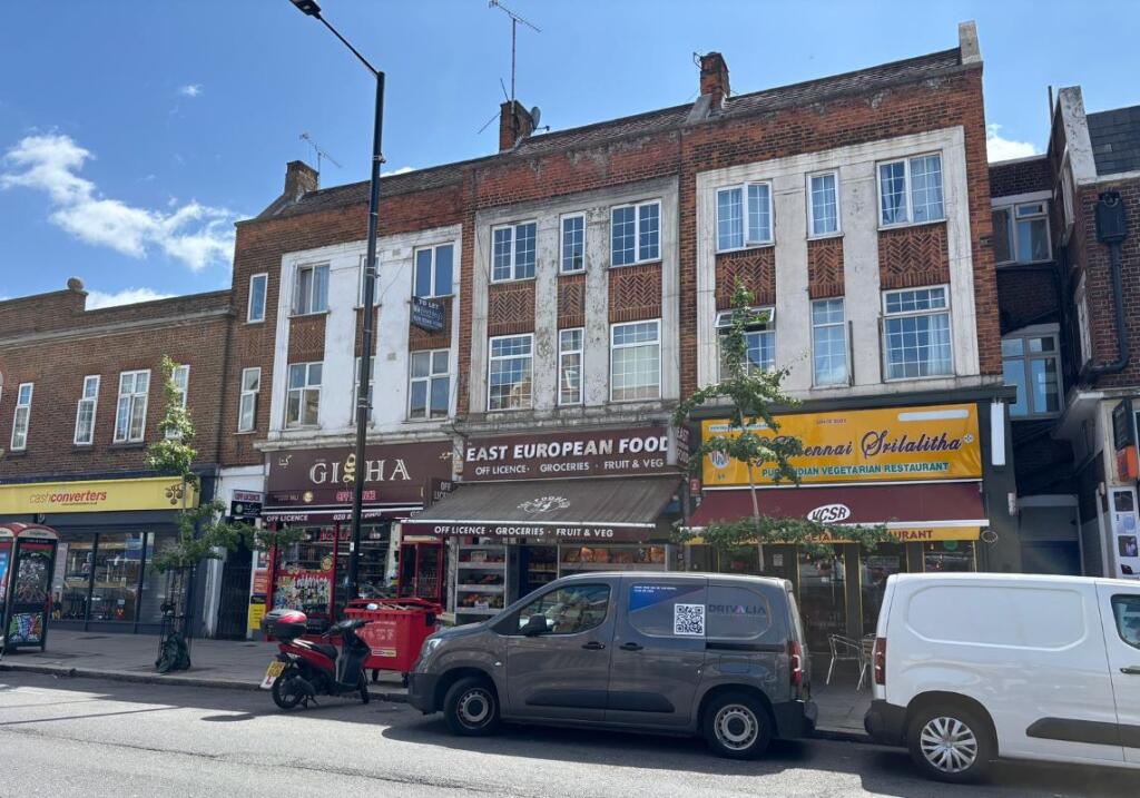 Main image of property: 56B Ballards Lane, Finchley, London, N3 2BU