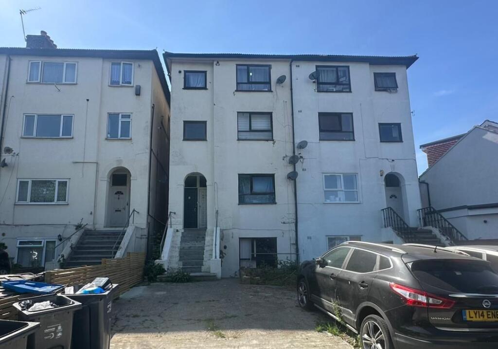 Main image of property: Flat 1, 71 Selhurst Road, Selhurst, London, SE25 5QB