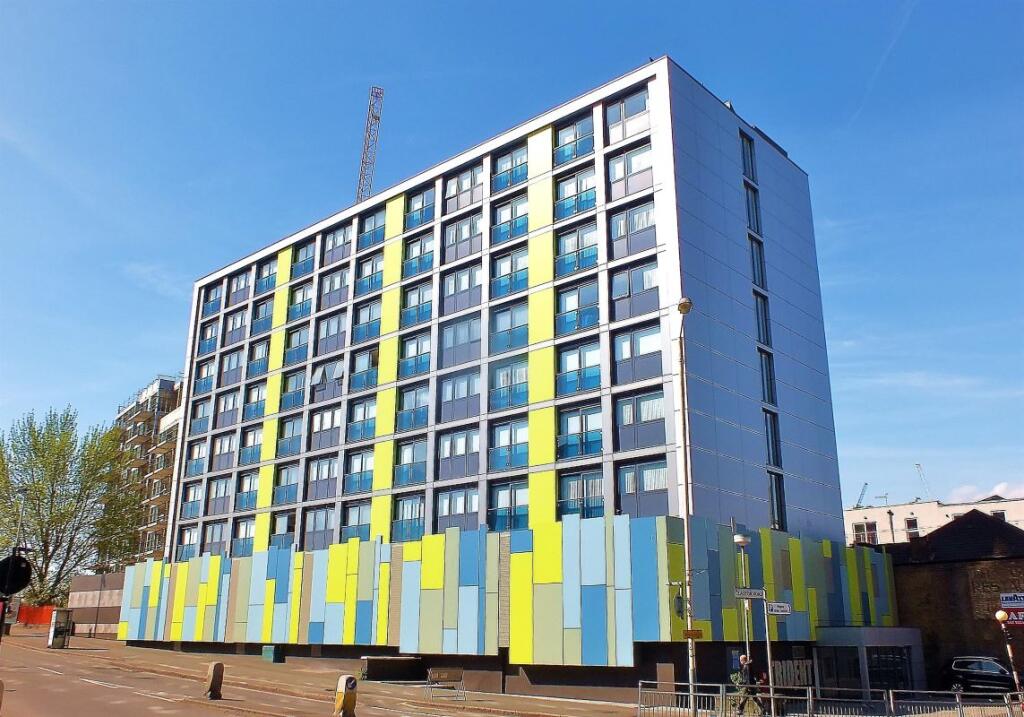 Main image of property: Flat 7 Trident House, 76 Station Road, Hayes, Middlesex, UB3 4FP