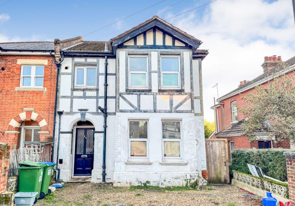 Main image of property: 66 Radstock Road, Southampton, Hampshire, SO19 2HR