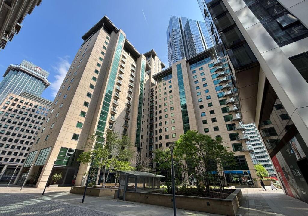 Main image of property: Flat 139 Discovery Dock Apartments East, 3 South Quay Square, Isle of Dogs, London, E14 9RZ