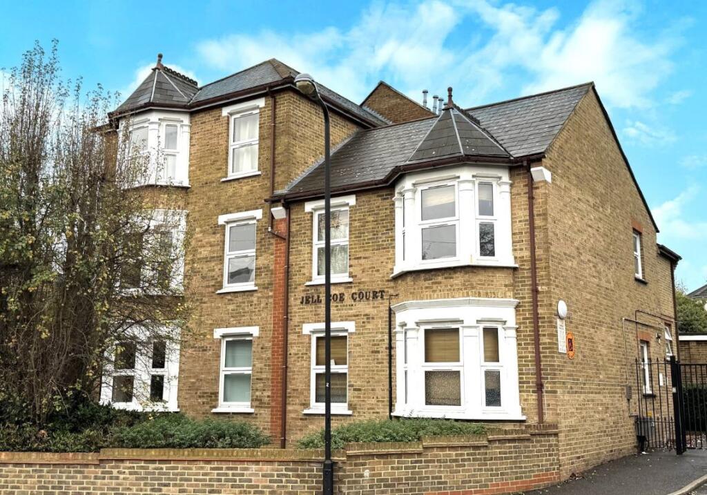 Main image of property: Flat 13 Jellicoe Court, 1 Beverley Mews, Highams Park, London, E4 9PH