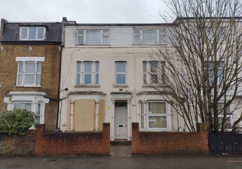 Main image of property: Flat A, 278 Hanworth Road, Hounslow, Middlesex, TW3 3TY