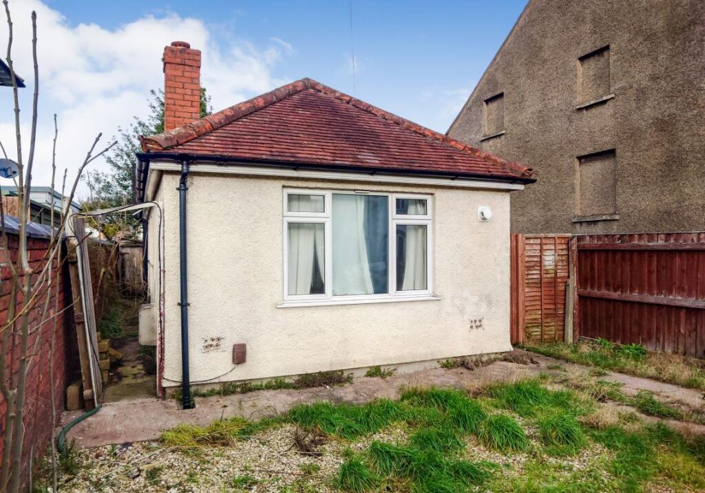 Main image of property: 32 Whaddon Road, Cheltenham, Gloucestershire, GL52 5NA