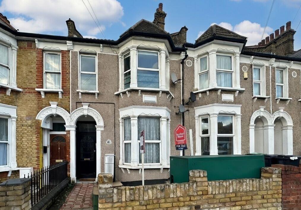 Main image of property: 81A Honley Road, Catford, London, SE6 2HY