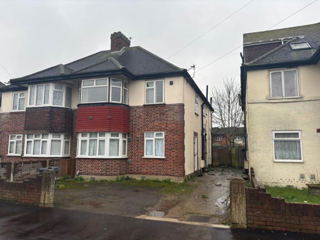 Main image of property: 100A Munster Avenue, Hounslow, Hounslow, TW4 5BJ