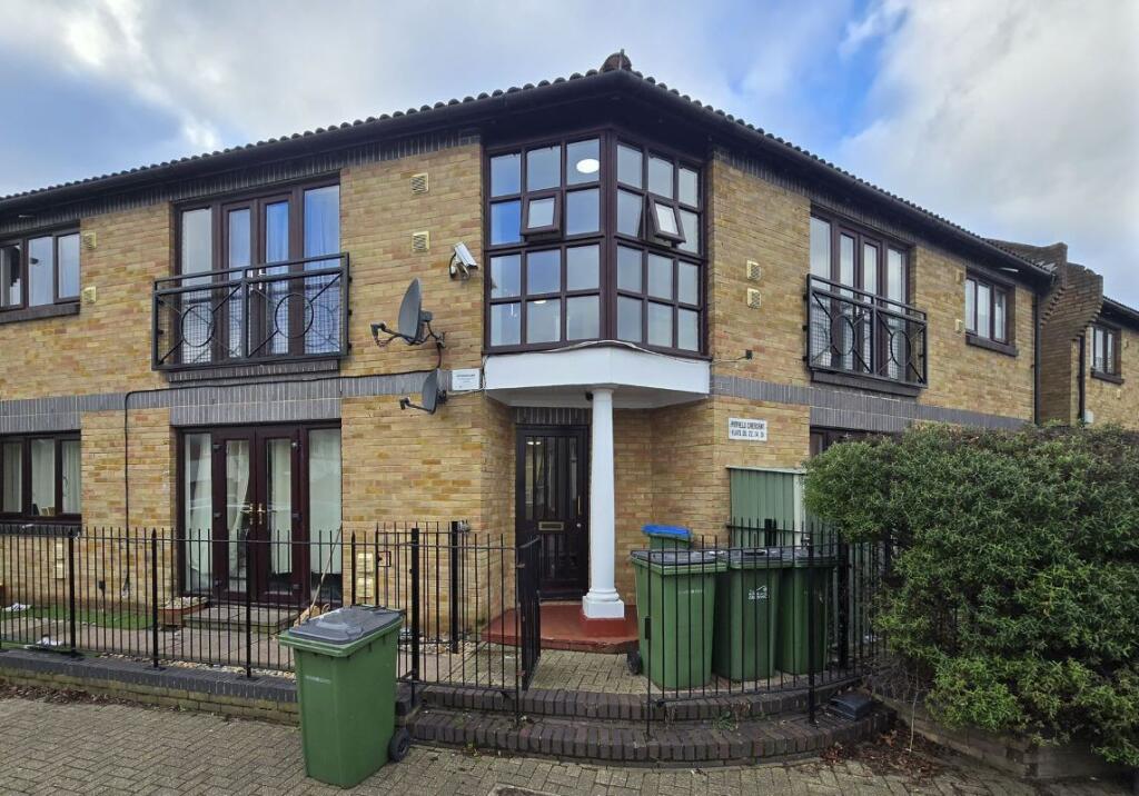 Main image of property: 24 Pitfield Crescent, Thamesmead, London, SE28 8RG