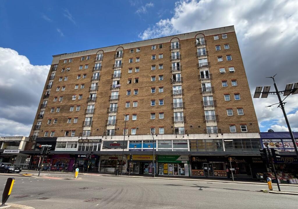 Main image of property: Flat 42 Madison Heights, 17-27 High Street, Hounslow, Middlesex, TW3 1TA