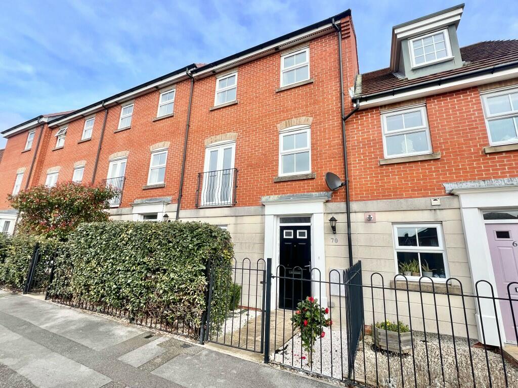 4 bedroom town house for rent in Malmesbury Park Road, Bournemouth, Dorset, BH8