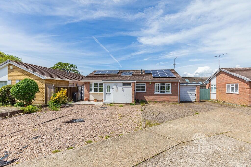 2 bedroom detached bungalow for sale in Dukesfield, Christchurch
