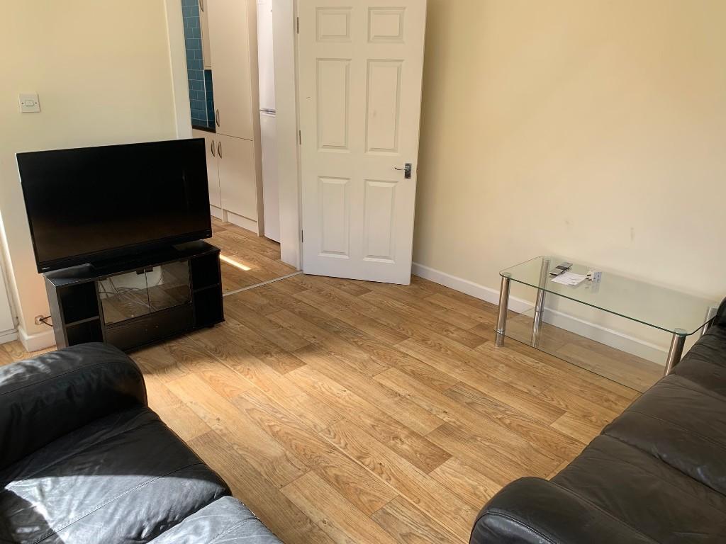 Additional property image - 5 Bedroom Student House, Cardigan Road.