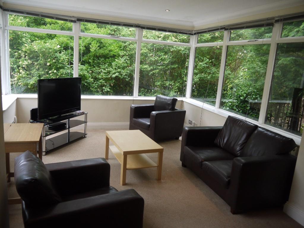 Additional property image - 2 Double Bedroom Student Garden Apartment - Rushton Crescent
