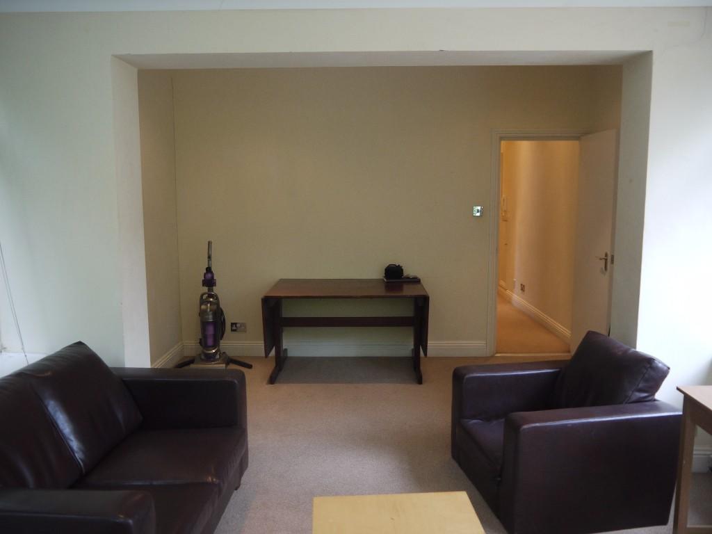Additional property image - 2 Double Bedroom Student Garden Apartment - Rushton Crescent