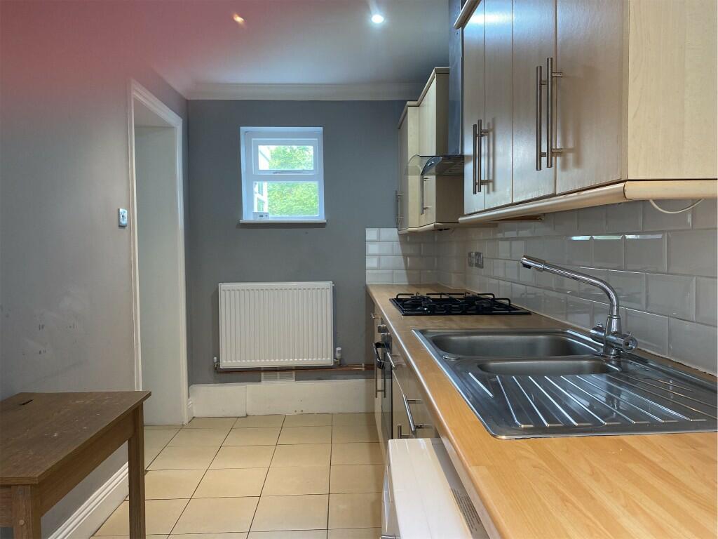 Additional property image - 2 Double Bedroom Student Garden Apartment - Rushton Crescent