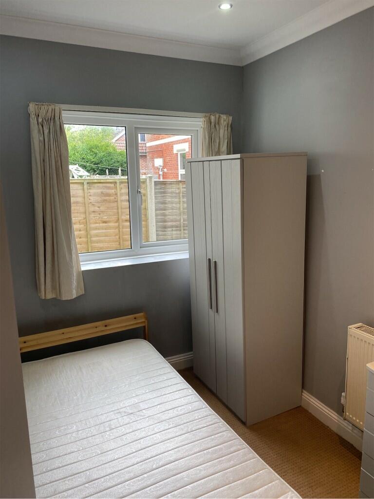 Additional property image - 2 Double Bedroom Student Garden Apartment - Rushton Crescent