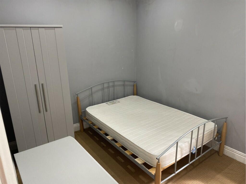Additional property image - 2 Double Bedroom Student Garden Apartment - Rushton Crescent