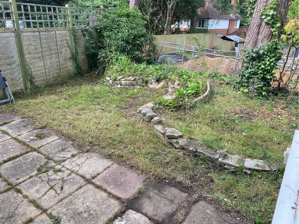Additional property image - 2 Double Bedroom Student Garden Apartment - Rushton Crescent