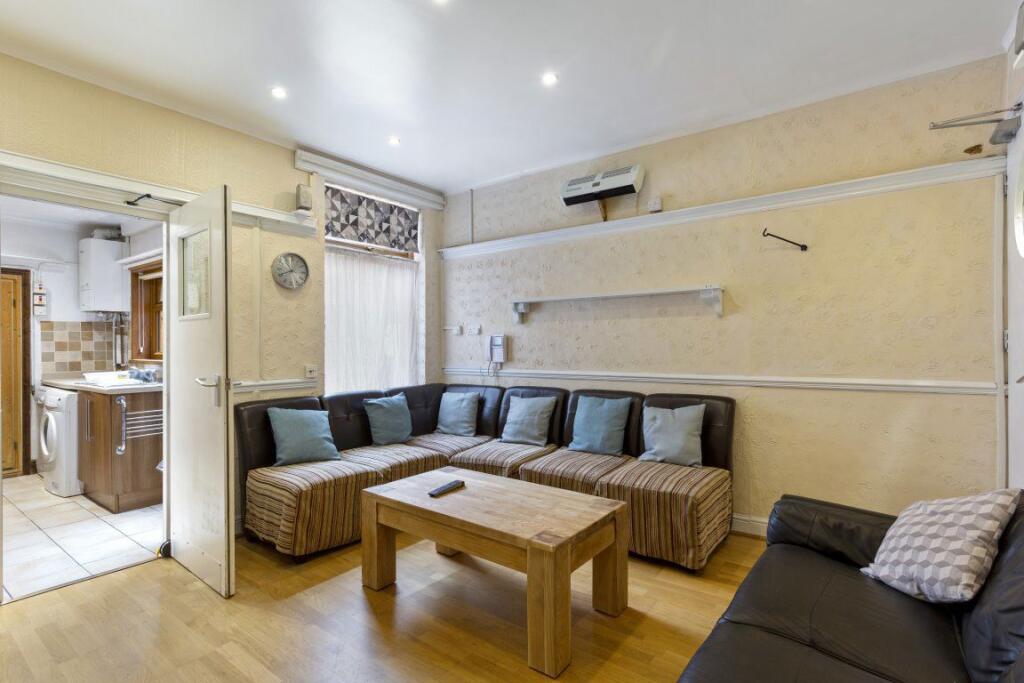 Main image of property: Rooms to rent - Grimston Road, NG7