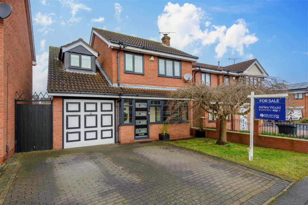 4 bedroom detached house for sale in Redwood Drive, Tividale, Oldbury