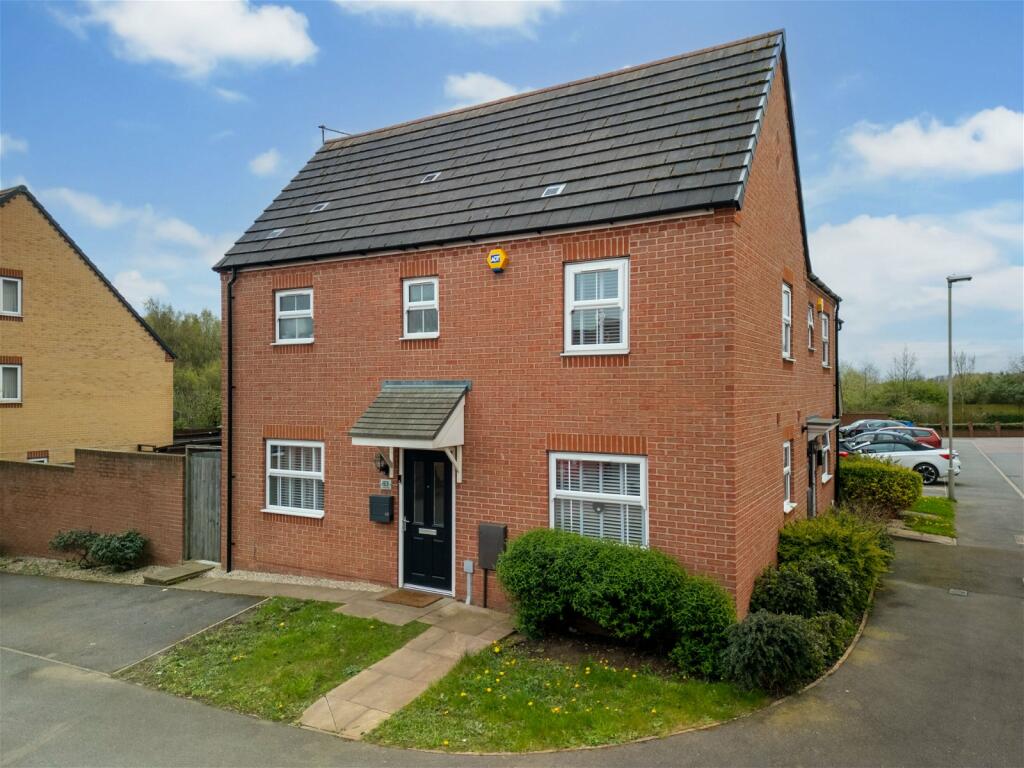 3 bedroom semidetached house for sale in Cascade Way, Dudley, DY2 8RJ, DY2