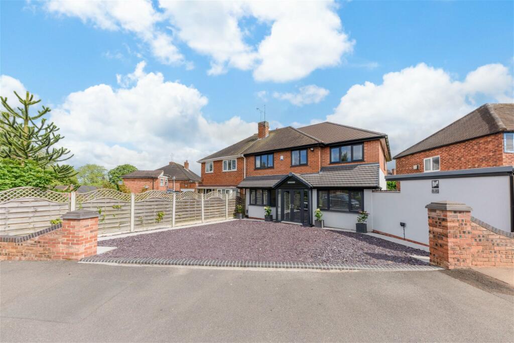 4 bedroom semidetached house for sale in Rosemary Road, Kidderminster
