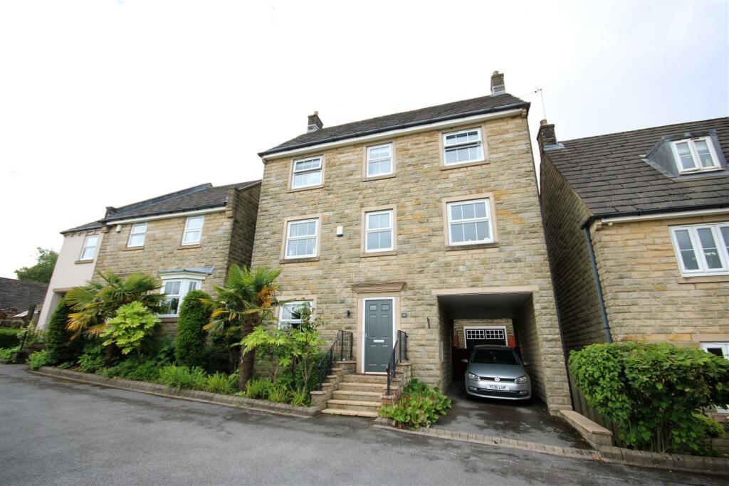 4 bedroom detached house for sale in Ovenden Wood Road, Fountainhead