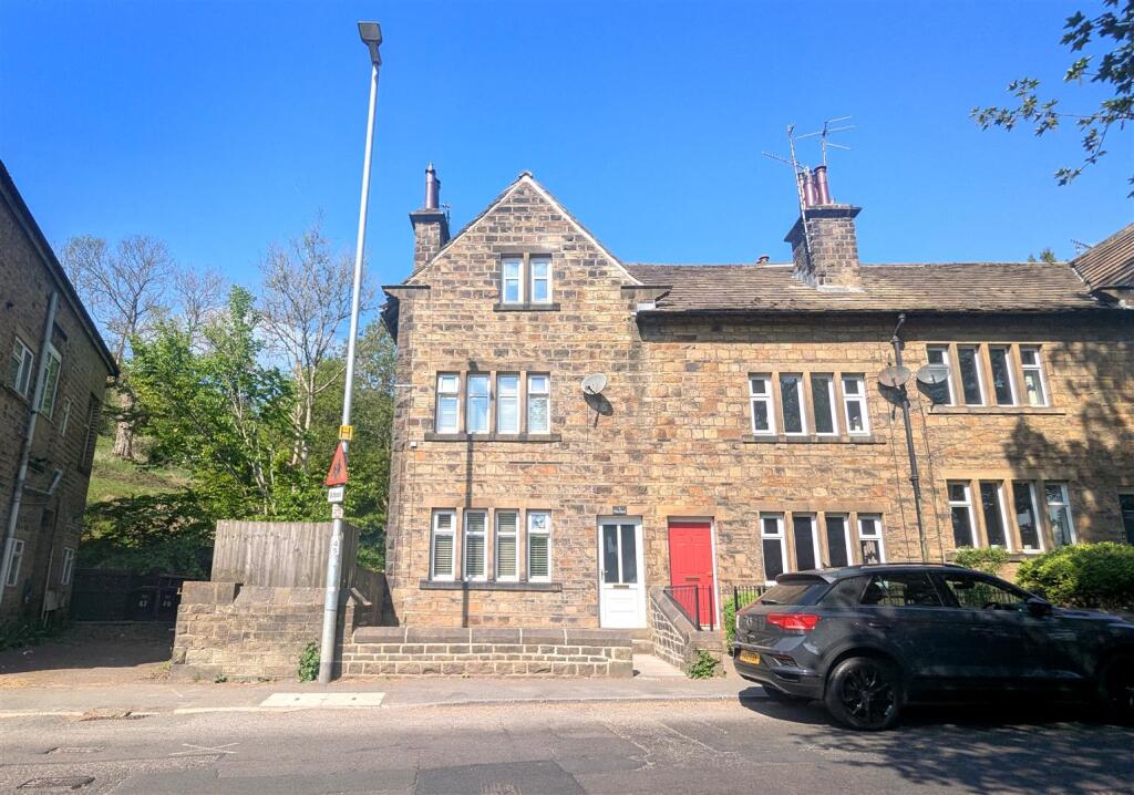 4 bedroom end of terrace house