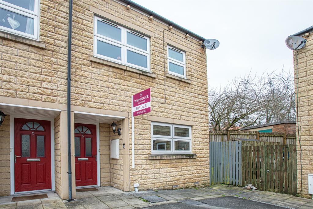 3 bedroom end of terrace house for sale in Ripponden, Sowerby Bridge, HX6