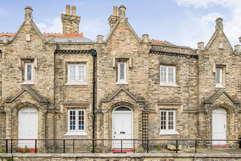 Main image of property: High Street, London, SE20