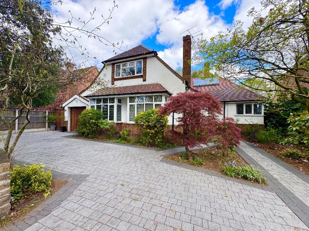 Main image of property: Wollaton Vale, Wollaton, NG8