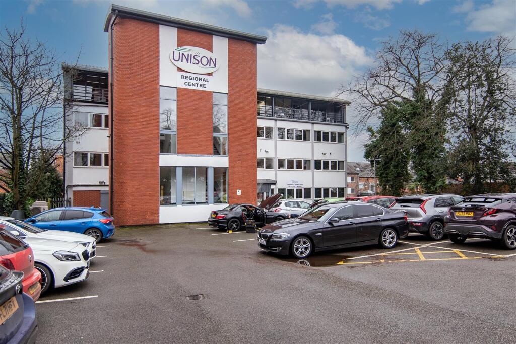 Main image of property: 10 Vivian Avenue, Nottingham, NG5 1AF