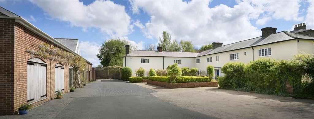 Main image of property: The Courtyard, Hollingbourne Hill, Hollingbourne, ME17 1QJ