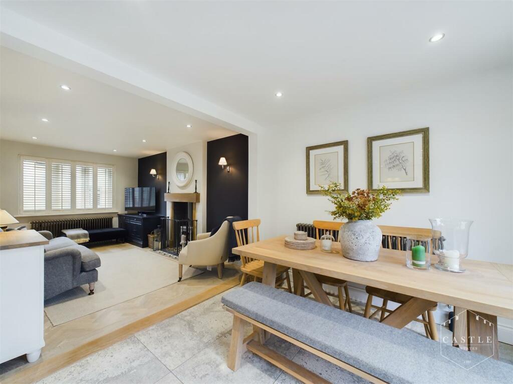 3 bedroom detached house for sale in Windsor Street, Burbage, Hinckley