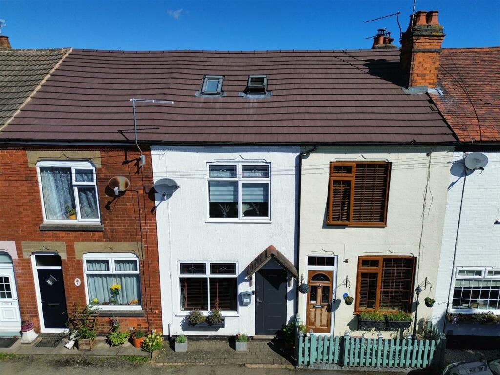 3 bedroom terraced house for sale in Britannia Road, Burbage, Hinckley