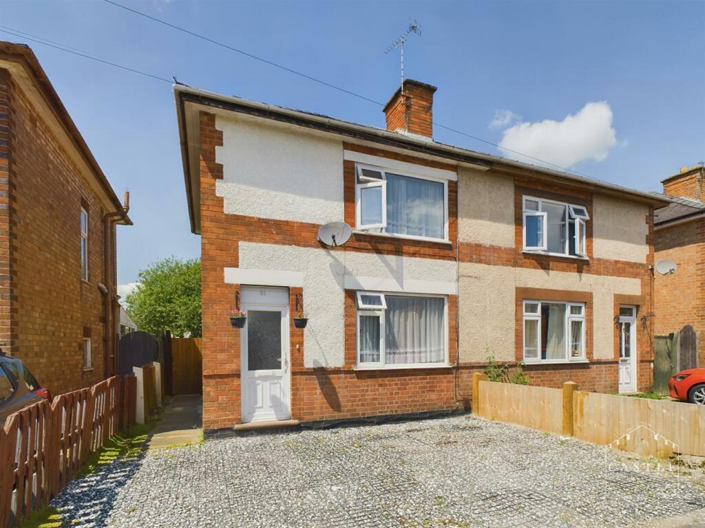 3 bedroom semidetached house for sale in Bradgate Road, Barwell