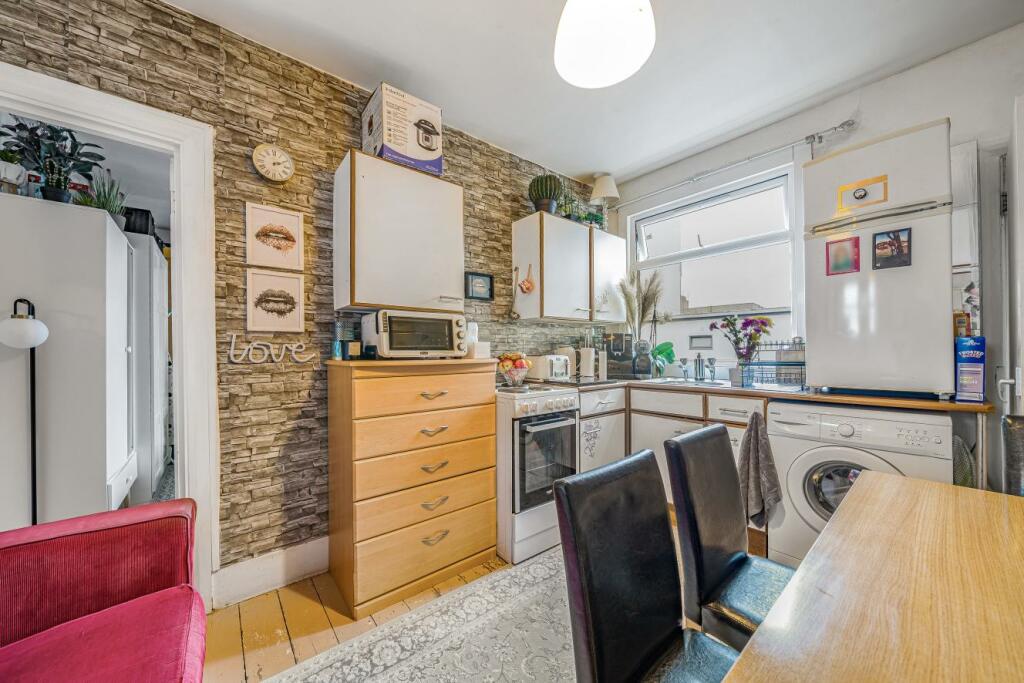 Studio flat for sale in Preston Close, Borough, SE1
