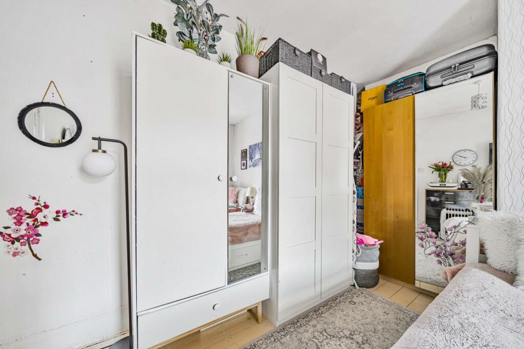 Studio flat for sale in Preston Close, Borough, SE1