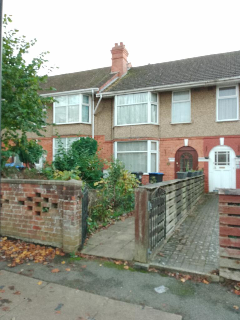 3 bedroom terraced house for sale in Kingsley Road, Northampton, NN2