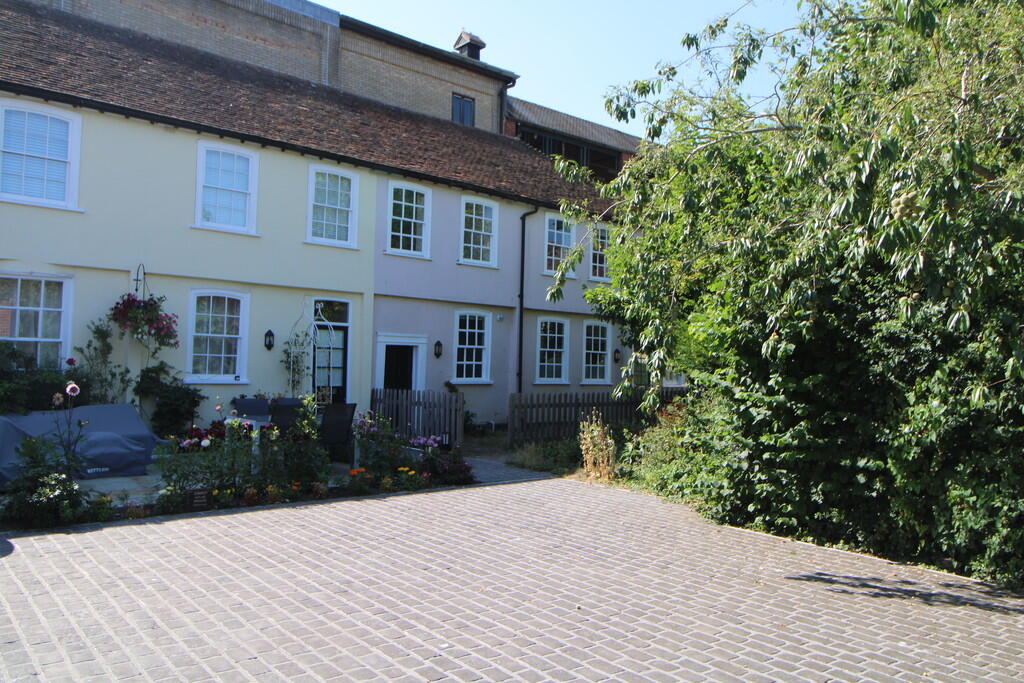 Main image of property: Sir Isaacs Walk, Colchester