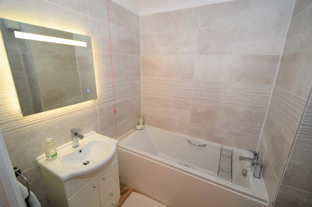 1 bedroom retirement property for sale in Hart Dene Court, Bagshot, GU19